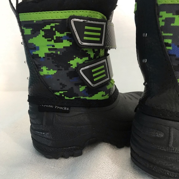 Boys Youth Size 3 Arctic Tracks Hawks Boots Light-Up In Back Waterproof - Picture 9 of 13